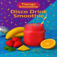 Disco Drink Smoothie in een glas met fruit en een rietje en wat snoepjes
