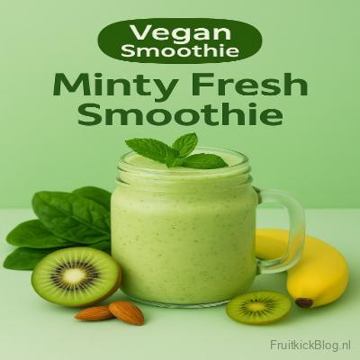 Groene Minty Fresh Smoothie in een glas, met kiwi’s en limoenen ernaast, op een felgroene achtergrond.