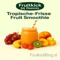 Heerlijke tropische fruit smoothie in een glas met een rietje