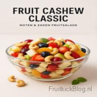 Gezonde fruitsalade met cashewnoten en kleurrijk vers fruit – ideaal zomers recept.