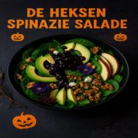 Een betoverende groene salade vol verse spinazie, magische toppings en een mysterieuze zwarte-bessen dressing. Perfect voor een griezelig gezond Halloweenfeest!