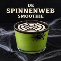 De Spinnenweb Smoothie – spannende Halloween smoothie met zwarte bes en kiwi voor een spooky effect."