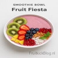 Fruit Fiesta Bowl met kleurrijke fruitmix, feestelijke en gezonde smoothie bowl.