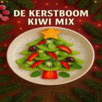 Een frisse, vrolijke fruit bowl in de vorm van een kerstboom, gemaakt met kiwi, aardbei, druiven en een vleugje munt. Super Gezond, licht en perfect als ontbijt, snack of feestelijke tafeldecoratie.
