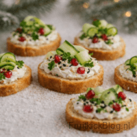 Gember Toastjes zijn knapperige, frisse kersthapjes met een romige roomkaas basis en een subtiele gembersmaak. Ze zorgen voor een lichte, pittige tegenhanger op de kersttafel en zijn perfect als borrelhapje of voorgerecht.